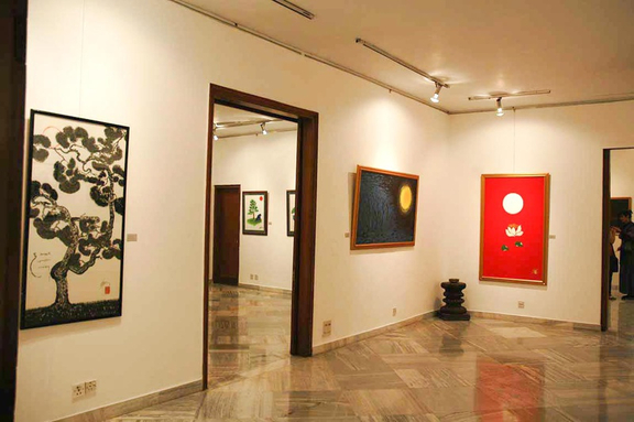 Installation view 2