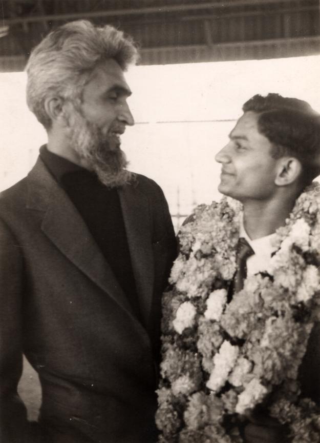 Husain seeing off Ravi as he departs India in 1958